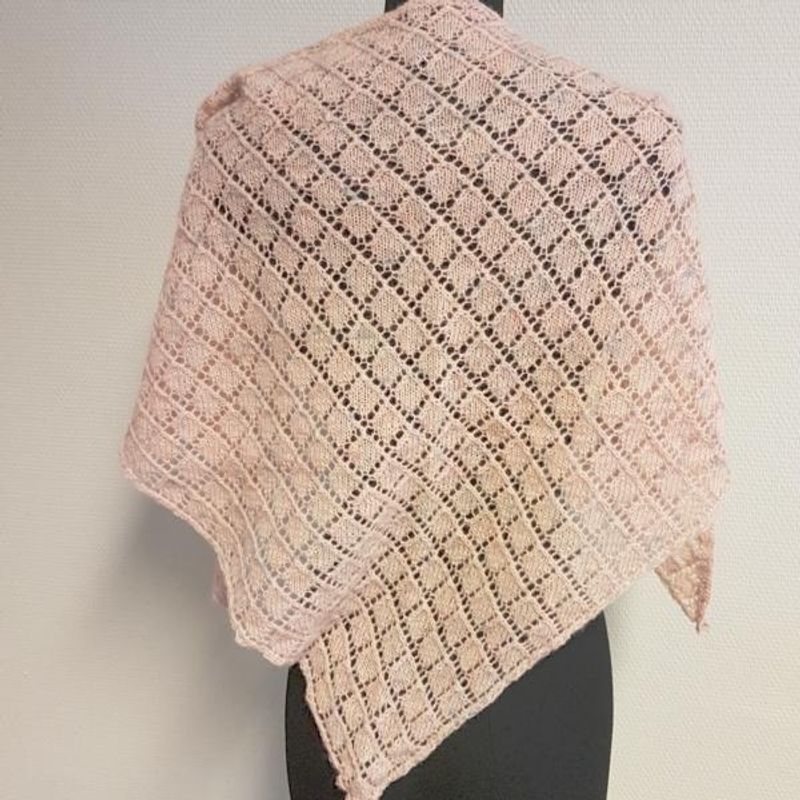 Skrytesjalet i lys rosa